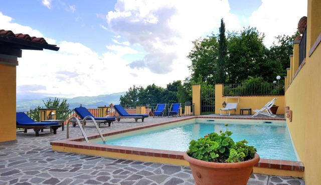 Homerez - House for 4 ppl. with shared pool, garden and terrace at Gattaia