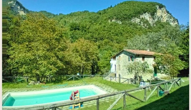 Homerez - House for 8 ppl. with swimming-pool, sauna and garden at Gallicano