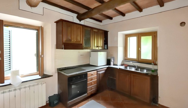 Homerez - Spacious House in Gallicano with Sauna