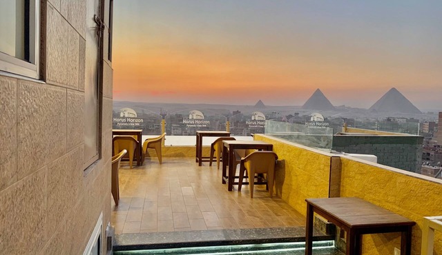 Horus Horizon INN Pyramids View