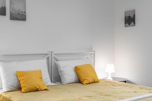 HOST4U - CONICCHIO New Apartments few steps from Casazza Metro Station & Free Parking
