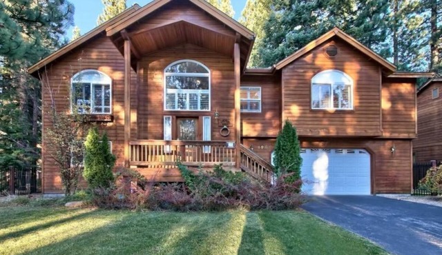 Hot Days, Cool Nights – 4BR Pet-Friendly Home in South Lake Tahoe