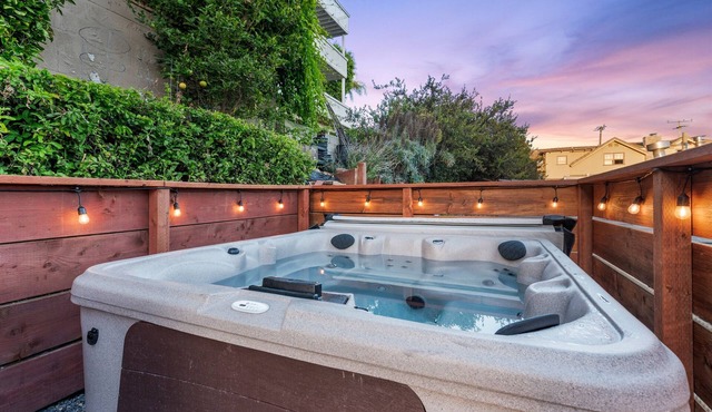 Hot Tub, Fireplace, Sauna, Cozy Historic Home