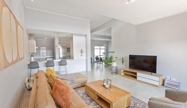 Houghton Executive 3-Bed Apartment