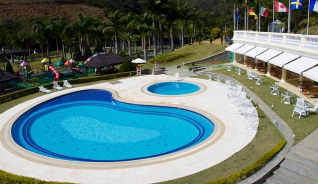 House in condominium with exclusive club! The best value for money in the Sierra.