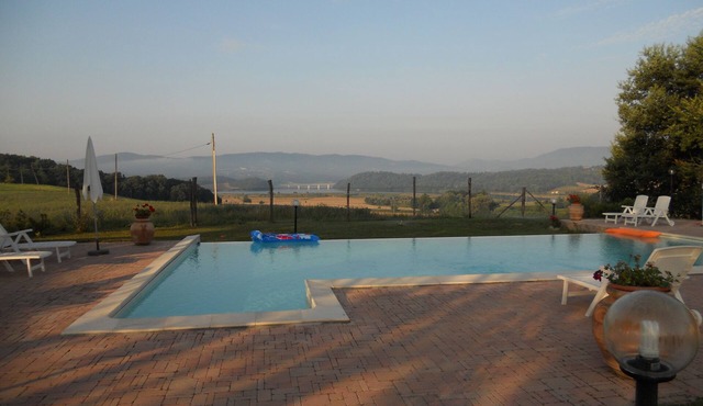 house in the Tuscan countryside with swimming pool