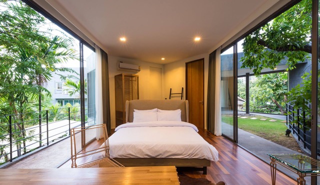 House of Grey - Luxury Pool Villa
