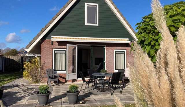 House Olly lovely waterfront home. Fenced yard safe for child/animal.