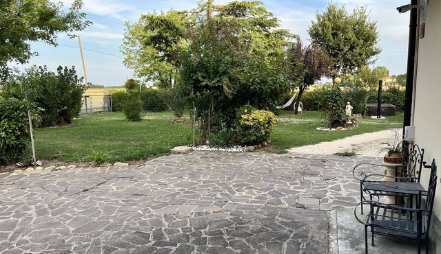 House with 5 beds with a small studio apartment attached with another 2 beds