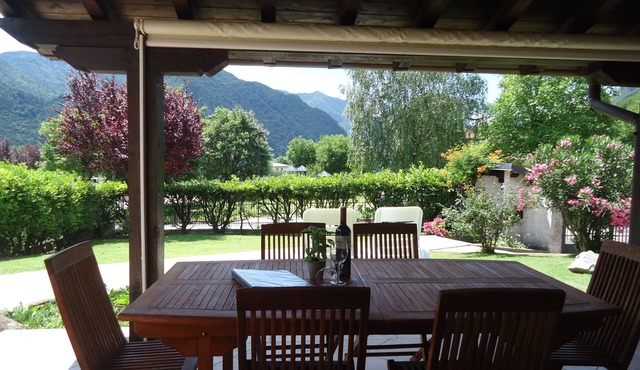 House with large terrace and garden, 4 pers, 200m to the lake/beach