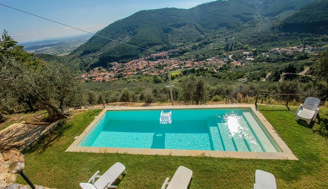 House with private pool and stunning panoramic views 20km from Pisa, Lucca, sea