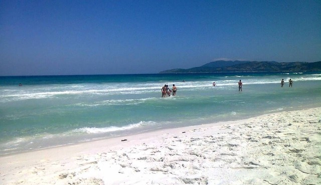 Houses for 6 and 10 people, starting from R$99.00. 1 minute walk from the beach, sea view.