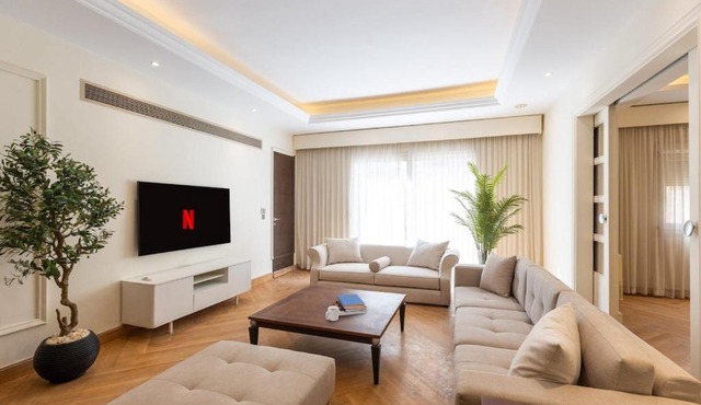 Huge 5BR Zamalek Duplex 11 Beds Central Area