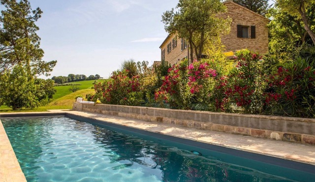 I Girasoli - Five Bedroom Villa, Sleeps 10
