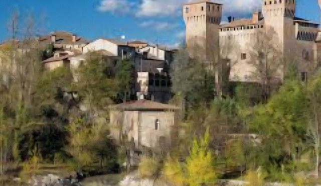 Ideal for starting to visit the castles, the centre of Bologna and Modena.