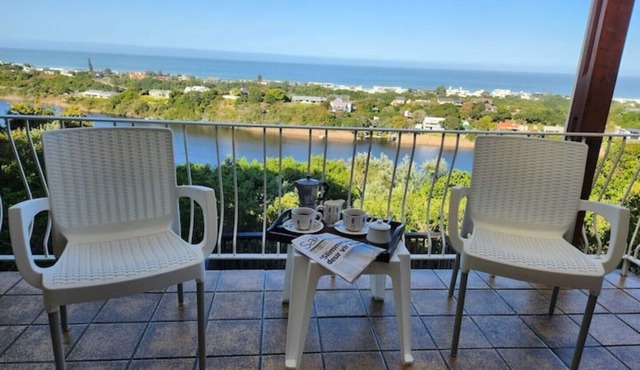 iGolomi Hillside Cottage, Wilderness - a sea view holiday house