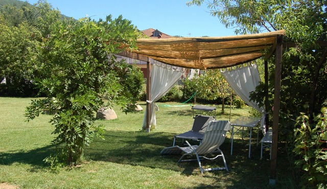 Il Balcone, apartment with large garden on the outskirts of the village, near the Ligurian coast