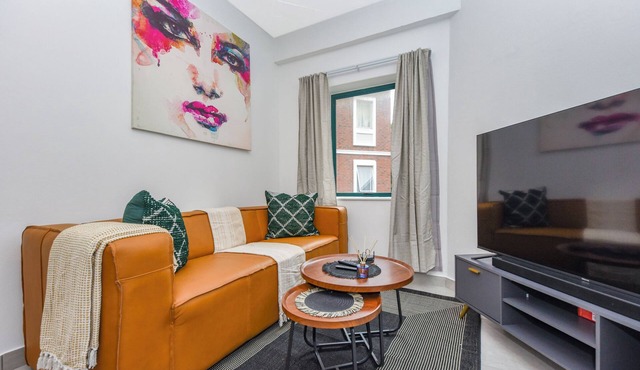 Illovo Chic Apt | City Escape | Pool, Gym, Style