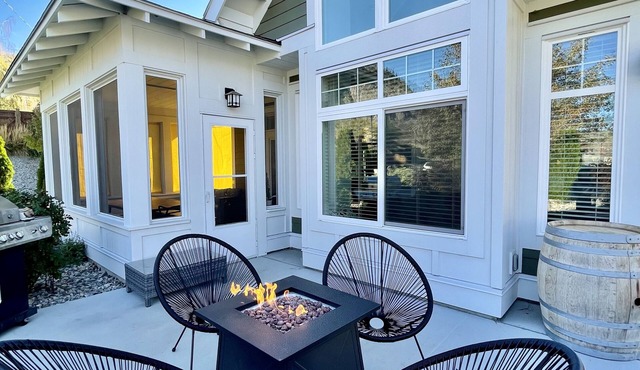 *Impeccable 3 bedrm cottage in sought-after "The Cottages" Osoyoos Lake & beach