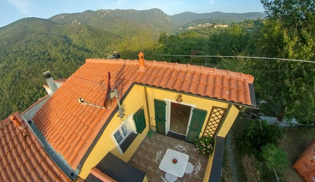 In the Final Hills, ideal for bikers and climbers. Paradise 20 min. from the sea.