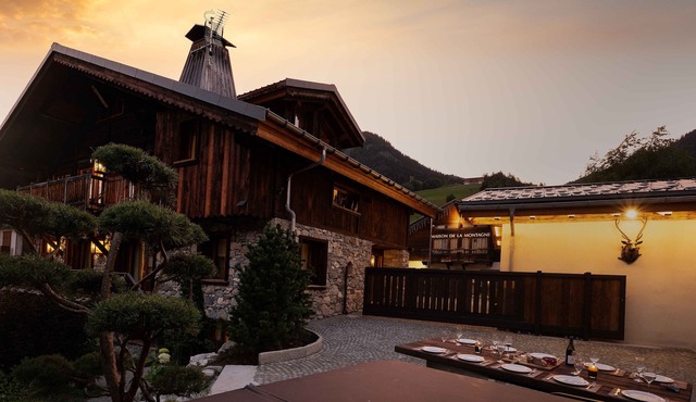 In the heart of the village, 400m from the slopes: Sauna, Nordic bath, fireplace.