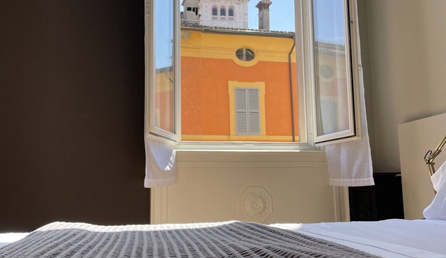 In the heart of the city of Modena Studio apartment with view of Duomo and Ghirlandina