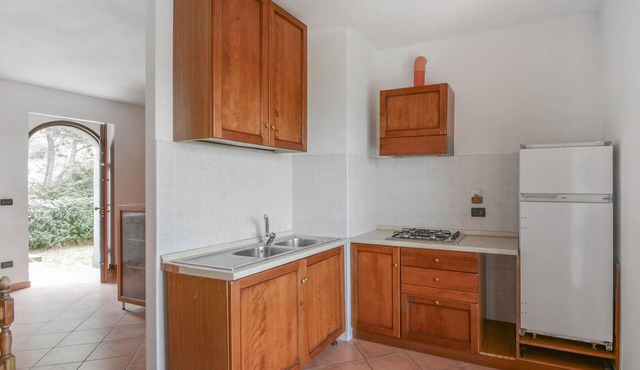 In the midst of quiet nature welcomes you this bright and friendly cottage.