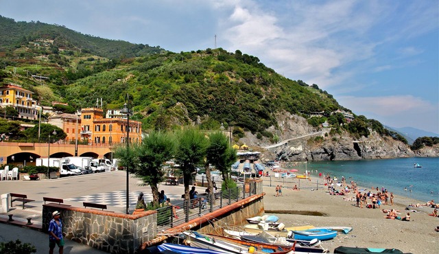 In the square, a step away from the sea