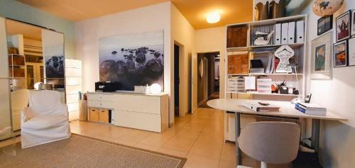 Independent studio room in private villa