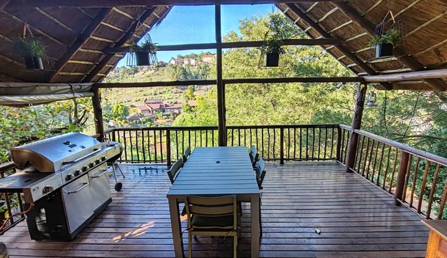 Indulgent Escape, Jet Bath, Stunning Views & Boma Firepit -Retreat from the City