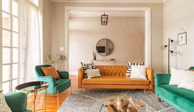 Insta-worthy 2Bd/1Ba Apt | Minutes from Downtown!