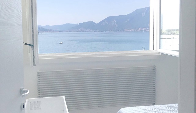 Iseo Lake View - the window on the harbor