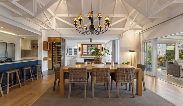 Island Retreat - Luxury Getaway - Thesen Knysna