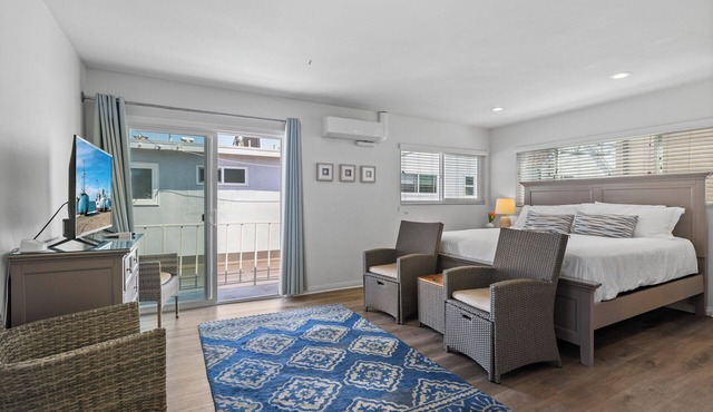 Island Suite - Amazing location by Balboa Ferry and Beaches with New A/C