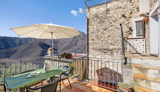 Apartment 'La Casa Della Lavanda' with Mountain View, Private Terrace and Wi-Fi