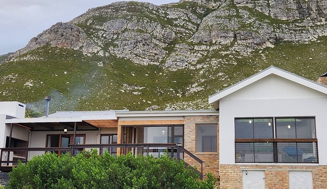 Jock's Bay View is a lovely and spacious self-catering holiday home.