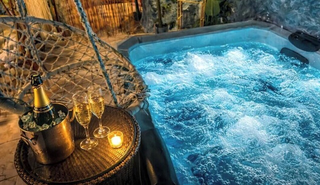 Junglecavern - Private spa, unusual accommodation