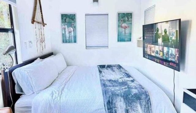 KING BED GLAMPING🏔MTN VIEWS,🏝 15 min,A/C,WIFI,TV