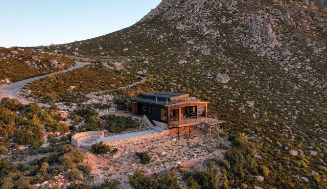 Klein-Hangklip - Two Bedroom House, Sleeps 4