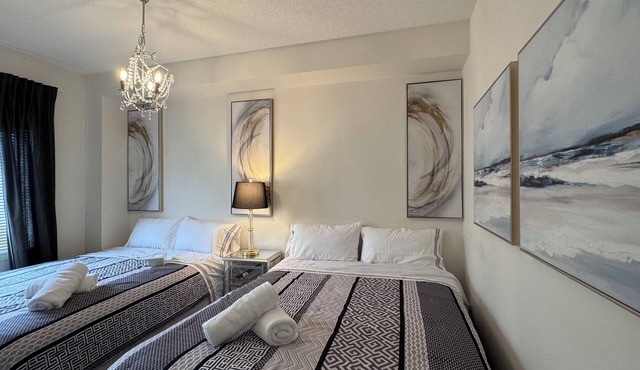 Kleinburg Luxe Crown Town Residence