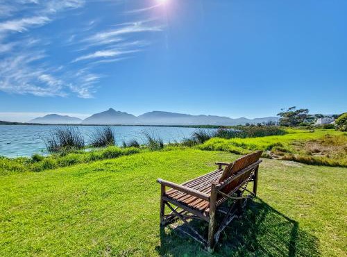 Kommetjie Luxury Retreat for Families & Groups by CTHA