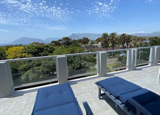 Kommetjie Penthouse! Sea Views! Sun & Surf!