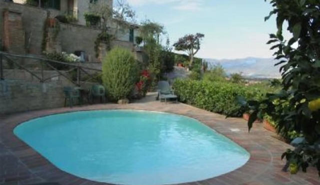 "La Casina delle Fate" a pretty little house in Tuscany
