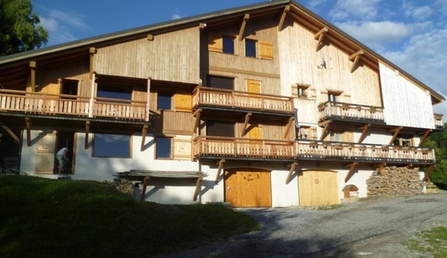 LA Cour - Notre-dame-de-bellecombe