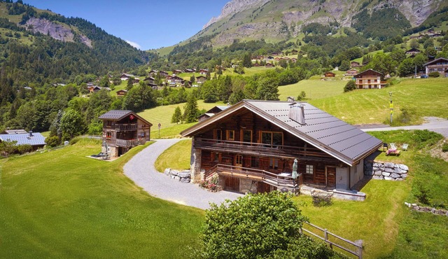 La Ferme de la Caillère-Renovated farmhouse for 10 and sauna - OVO Network