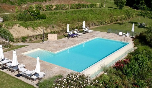 La Giravolta = Enjoy country-style in style. Luxury villa with swimming pool