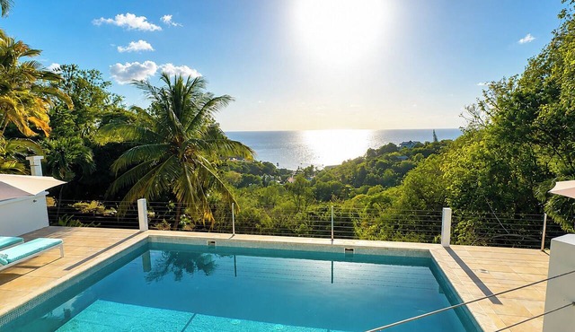 La Mer Luxury Villa - 3 bdrm with sea view & private pool