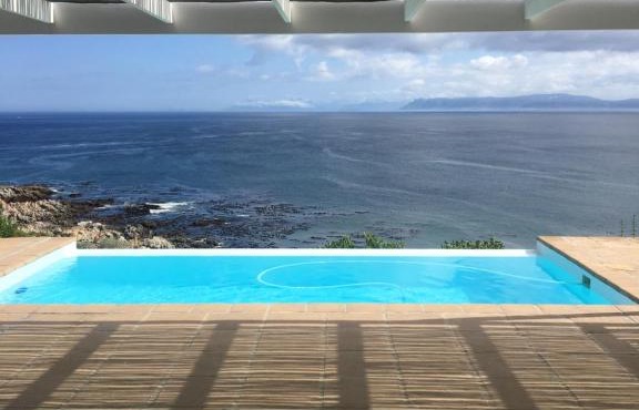 La Petite Baleine Oceanfront Villa