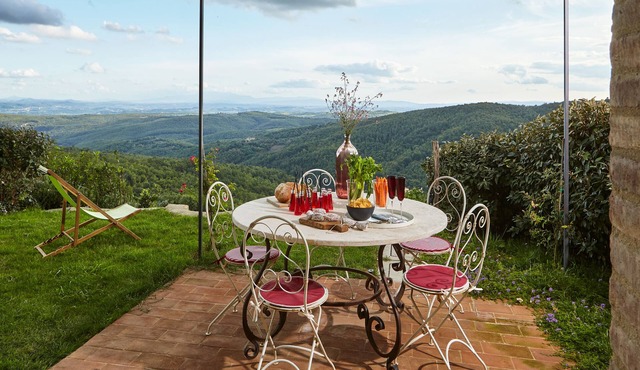 LA RONDINAIA. CHARMING HOUSE WITH GARDEN AND POOL. AMAZING VIEW
