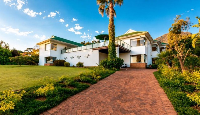 La Sandra Guest House
